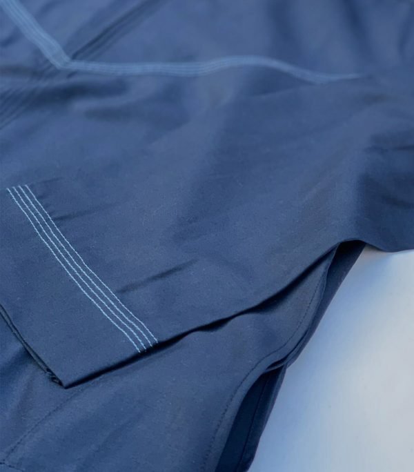 Sleeve contrast